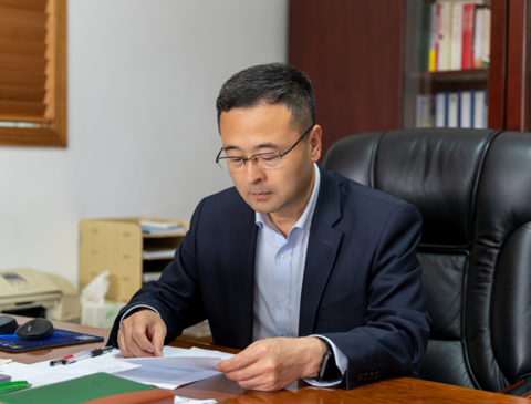 尊龙凯时科研先锋|张晓伟：环保胶黏剂行业的“胶胶”者